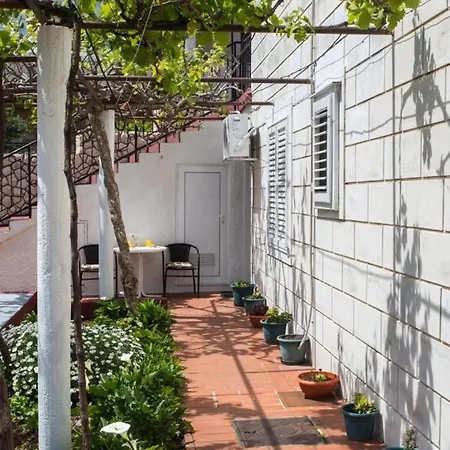 Apartmán Monica - Studio With Garden View *